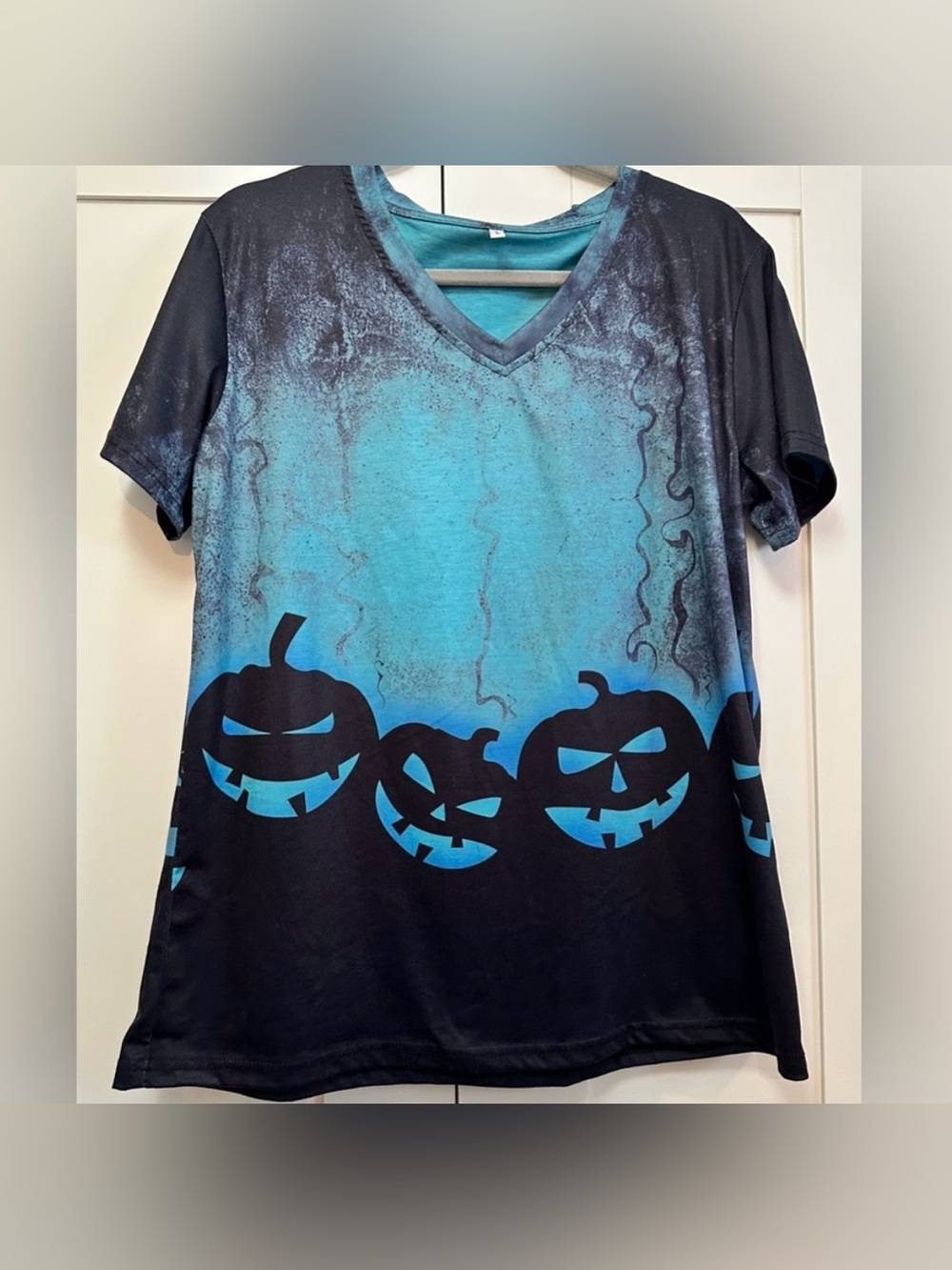 Unique Halloween Pumpkin V Neck T-Shirt Blue and Black Sz LG NEW!